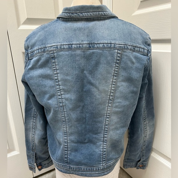 Stylish Denim Jacket - Picture 2 of 7